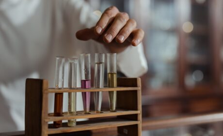 From Vial to Vessel: Boweixin Convenes Cross-Department Meeting on Scent Profile Consistency
